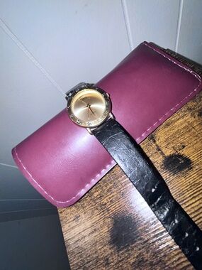Women’s Time Genuine Leather Quartz Watch - Stylish Everyday Accessory